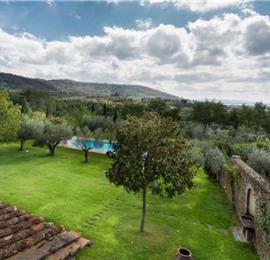 5 Bedroom Villa with Pool near Cortona and Lake Trasimeno, Sleeps 10